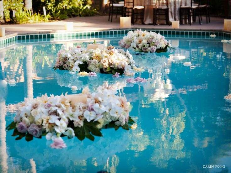 flores para decorar piscina de casamento