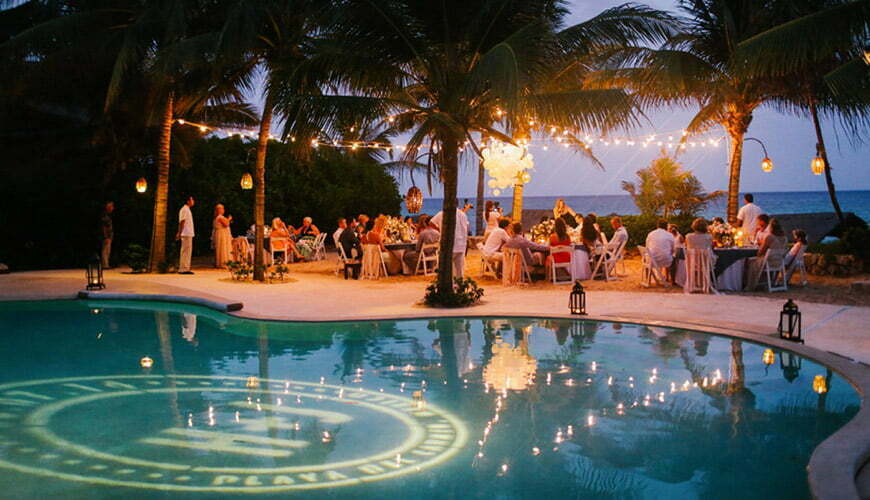 velas flutuantes para casamento na piscina