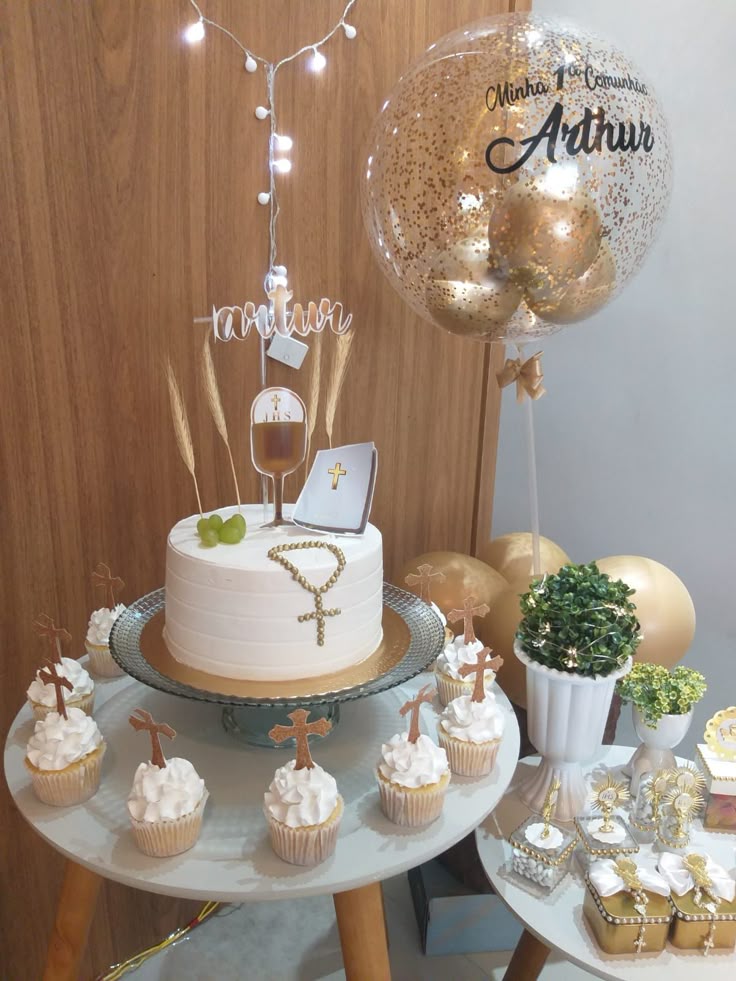 decoração primeira eucaristia mesa do bolo