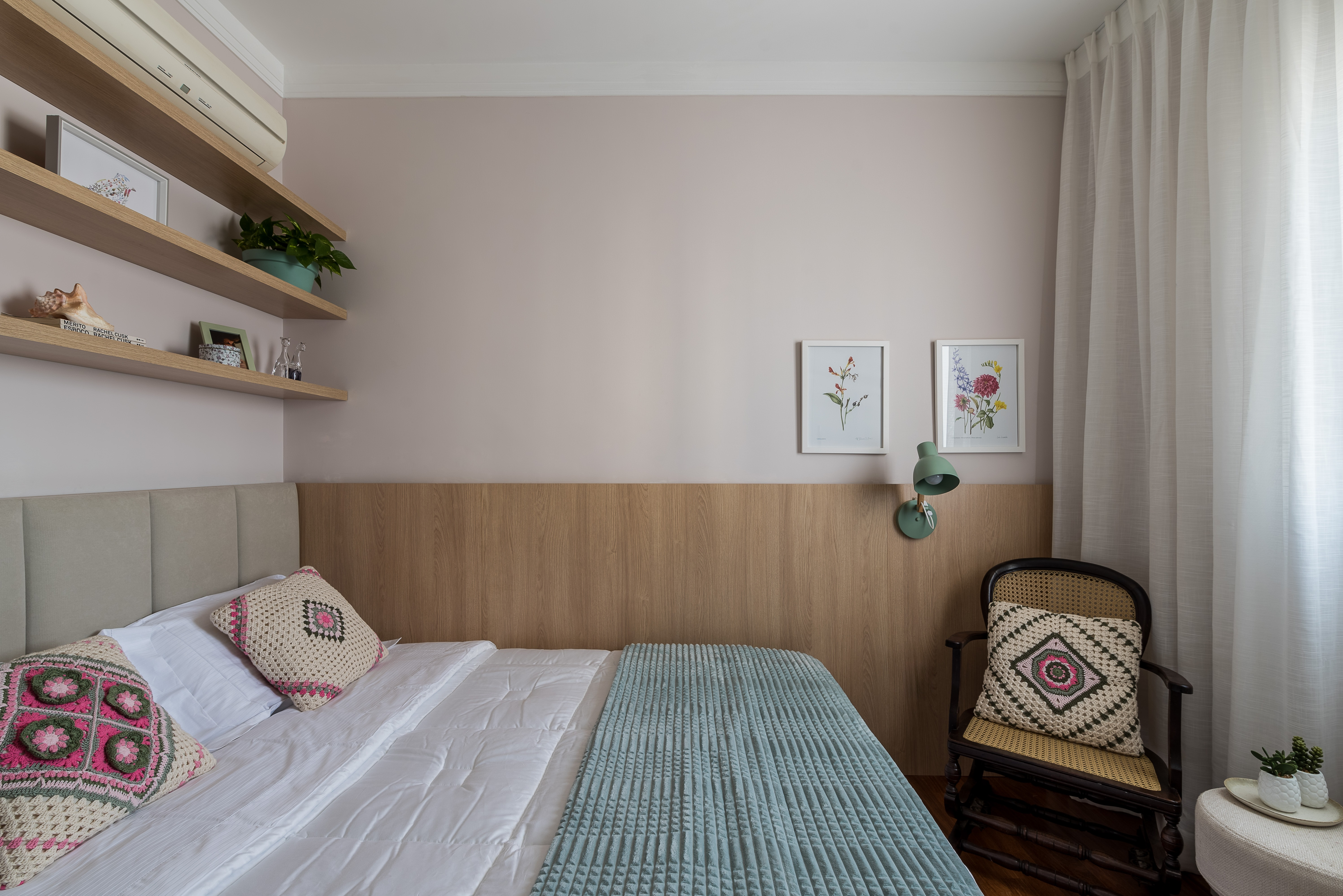 quarto de apartamento pequeno moderno
