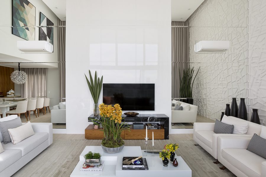 sala com pé direito alto decoração