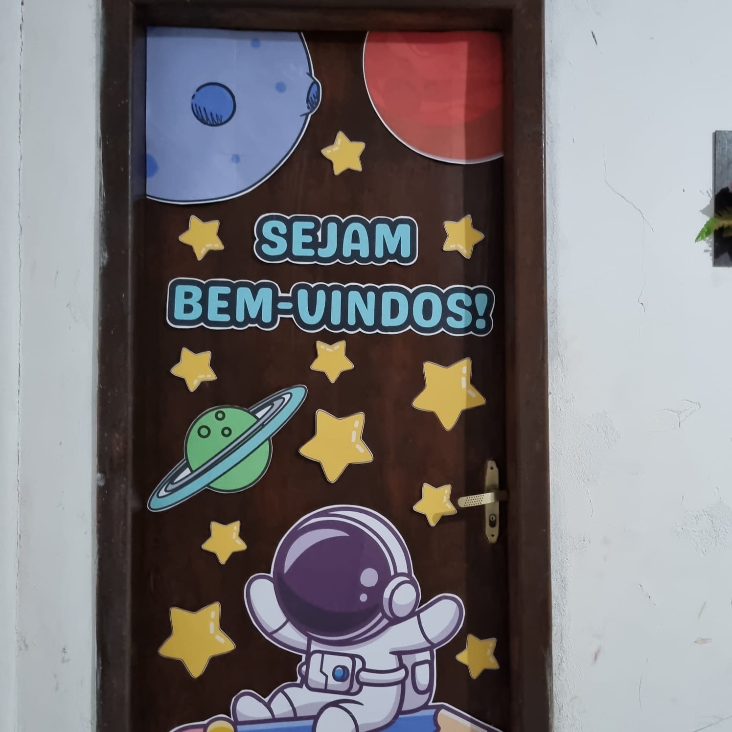 diy decoração sala de aula astronauta