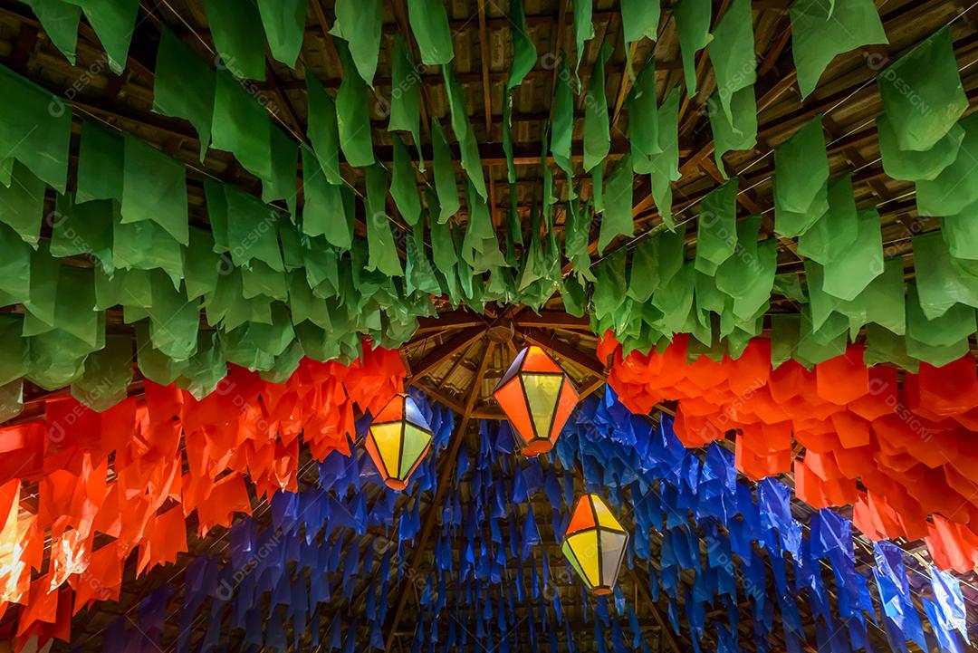 decoração junina criativa teto