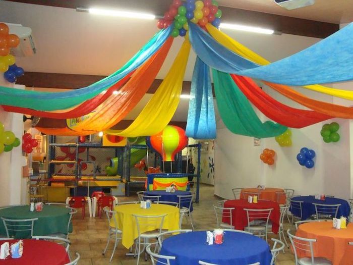 decoração teto festa junina pequena