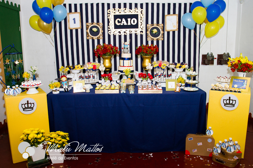 decoração realeza azul dourado