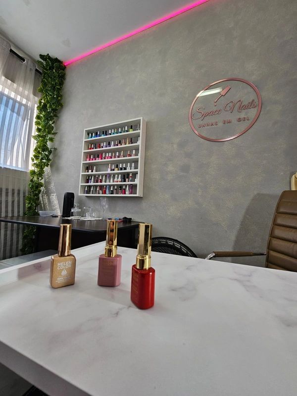 decoração glam nail studio
