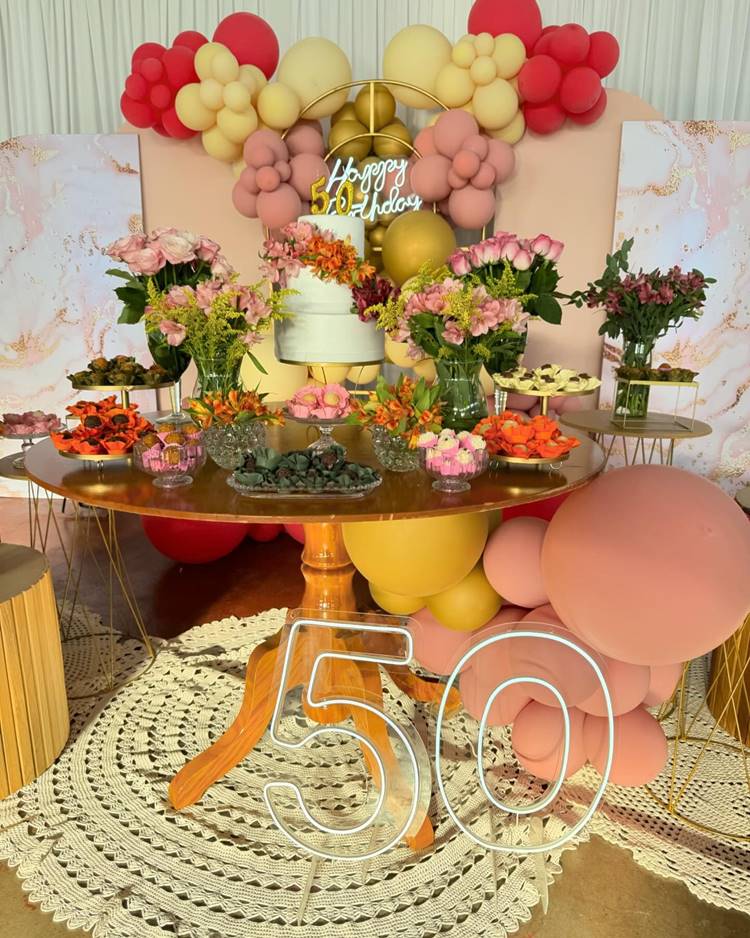 decoração minimalista festa 52 anos