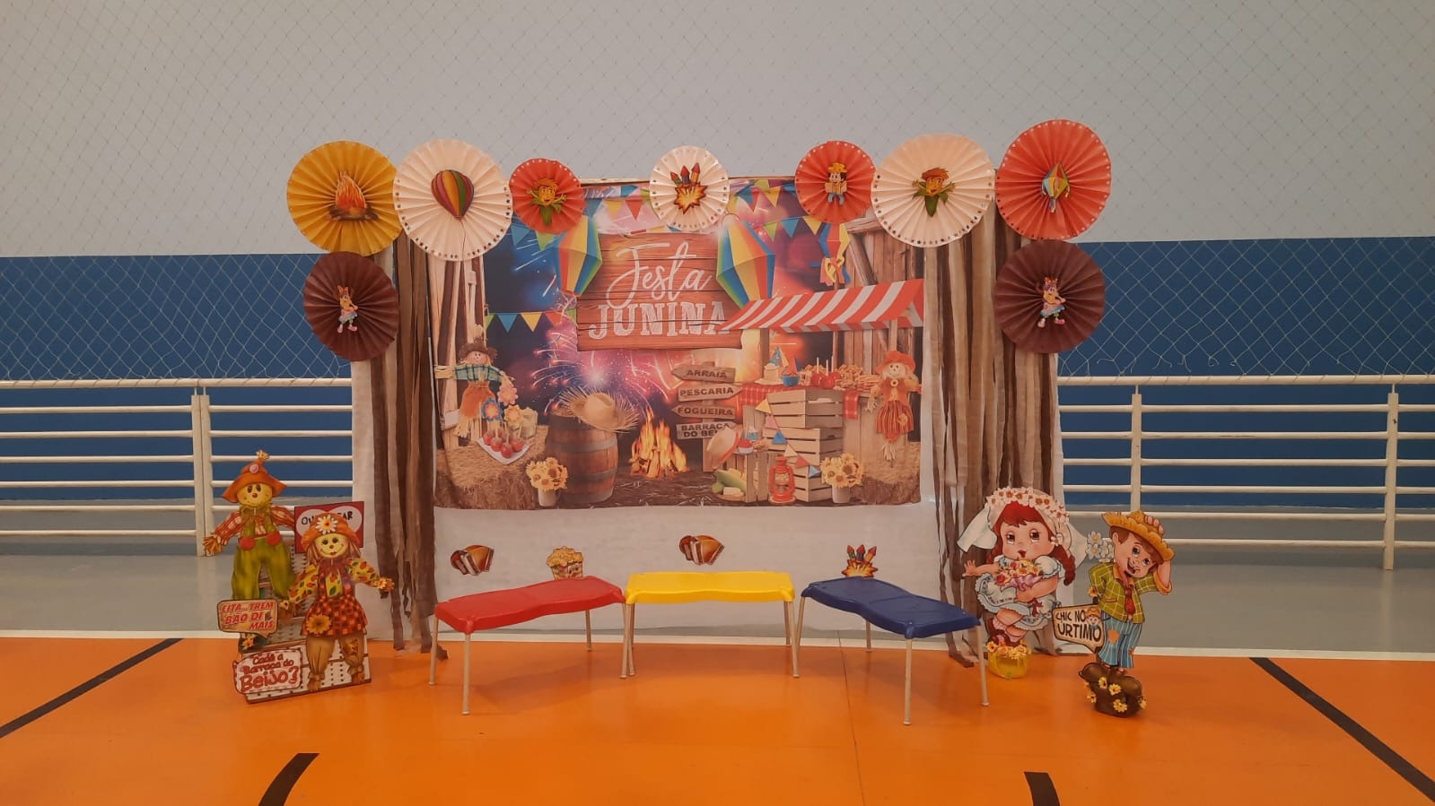 decoração junina com material reciclado escola