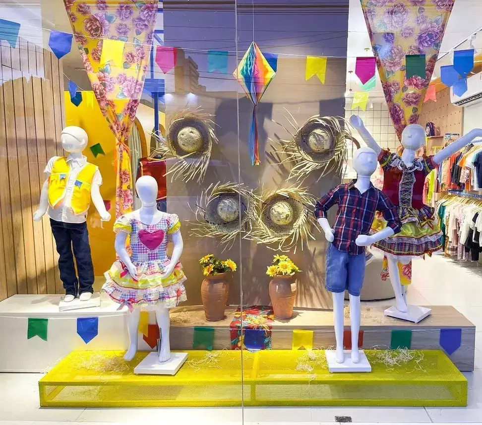 como decorar vitrine para festa junina