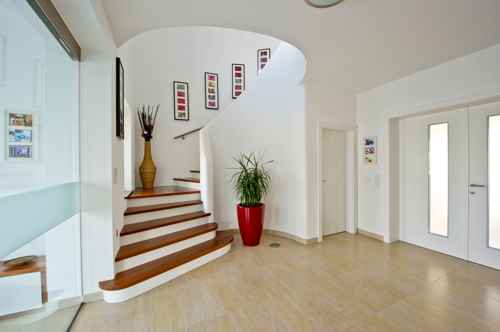ideias para decorar parede de escada