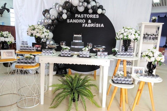banheiro preto e branco sofisticado
