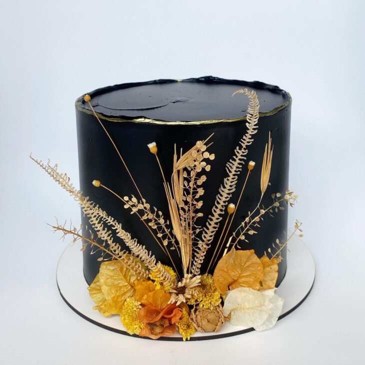 escritório elegante preto e dourado