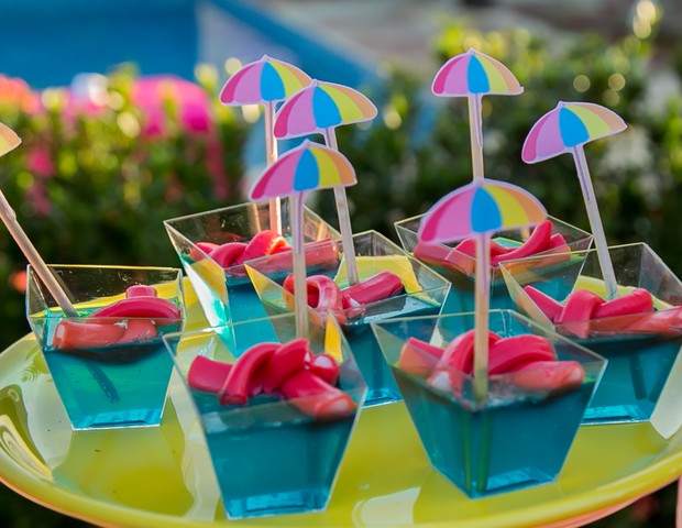 elementos decorativos festa piscina