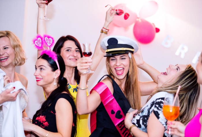 decoração de aniversário com tema de amizade para adultos