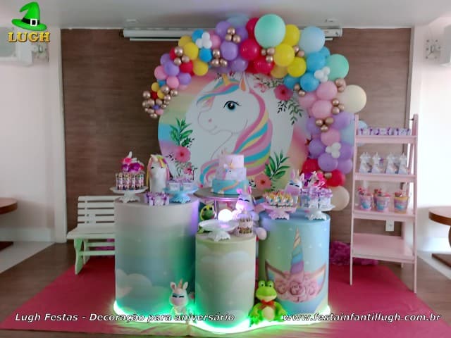 mesa de doces unicórnio