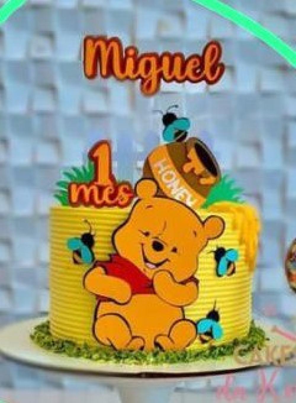 decoração simples mesversário ursinho pooh