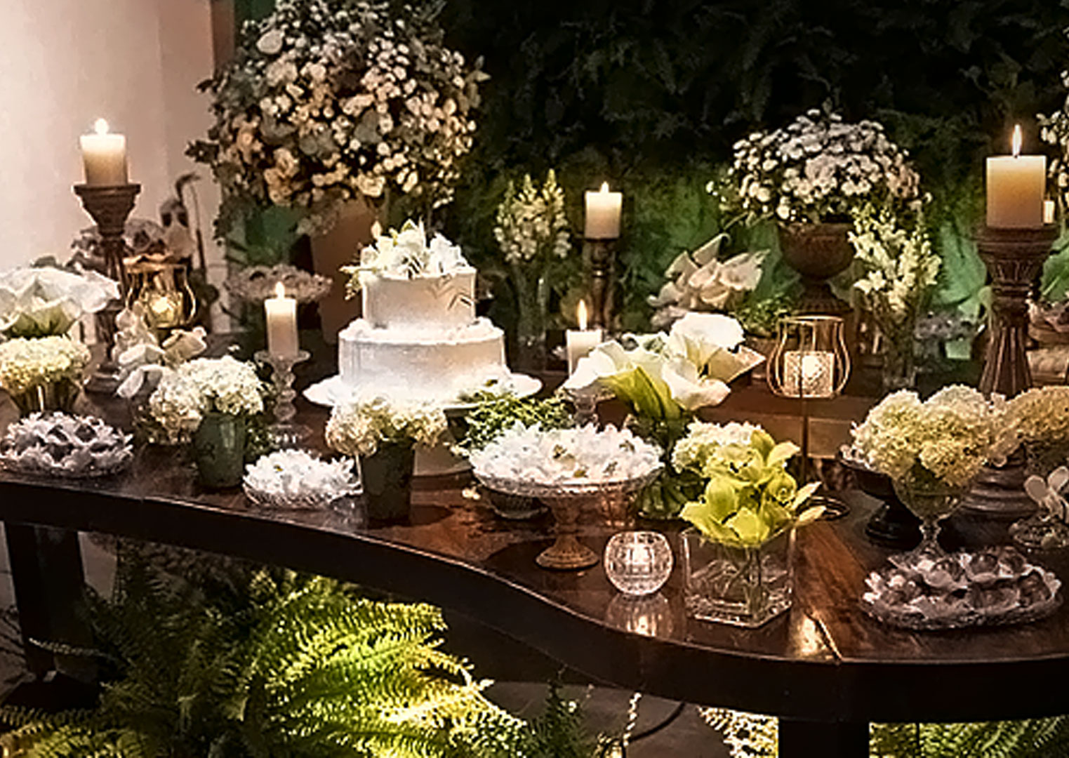 flores para mesa do bolo casamento