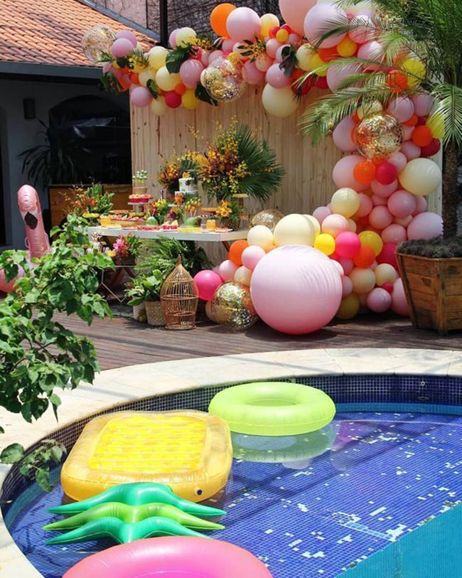 decoração festa piscina barata