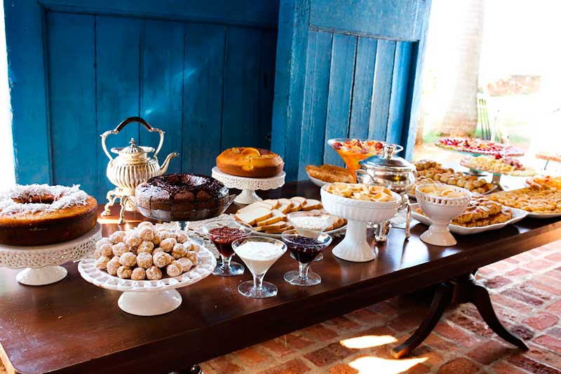 opções de brunch doce e salgado