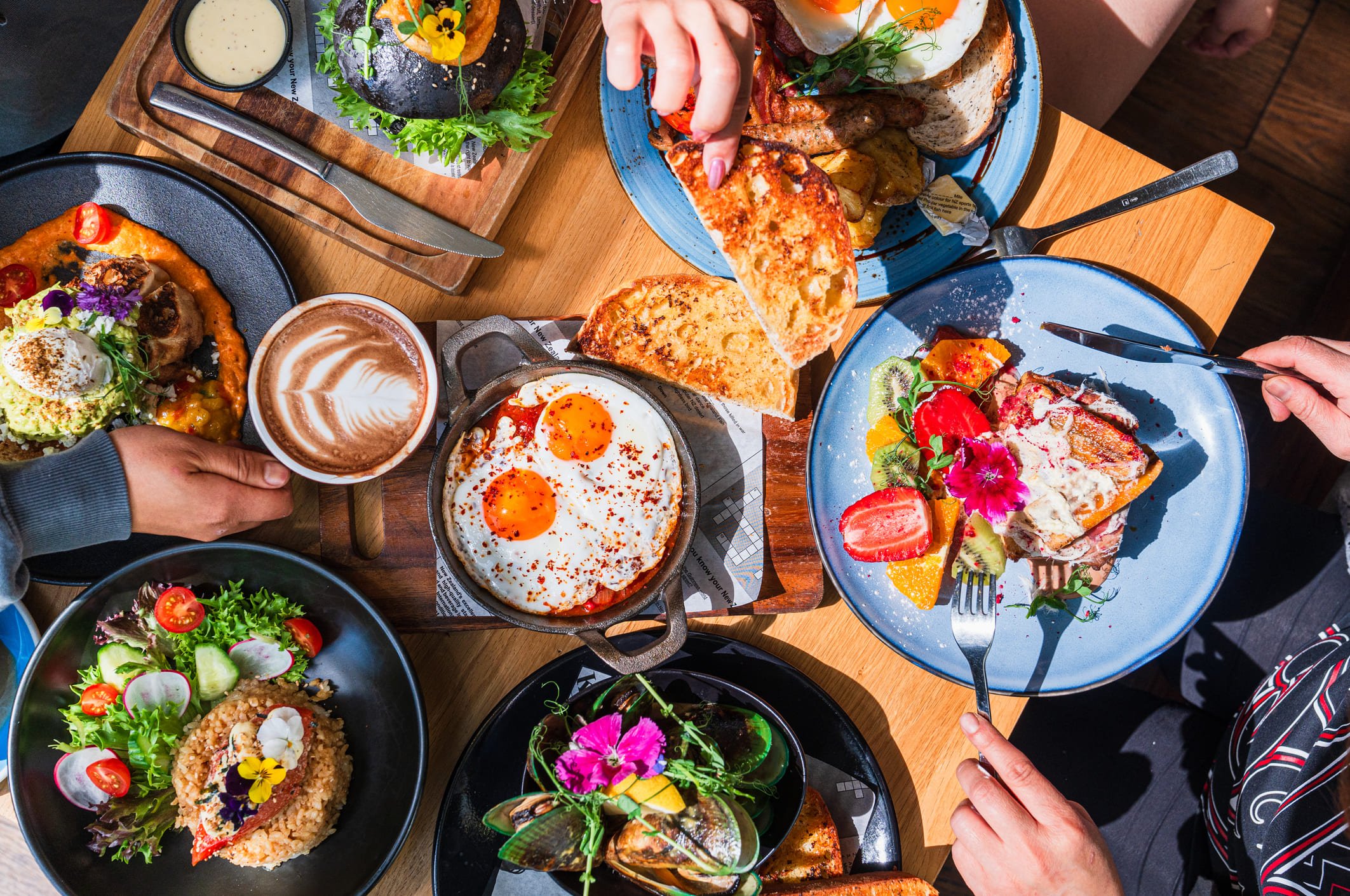 opções de brunch doce e salgado