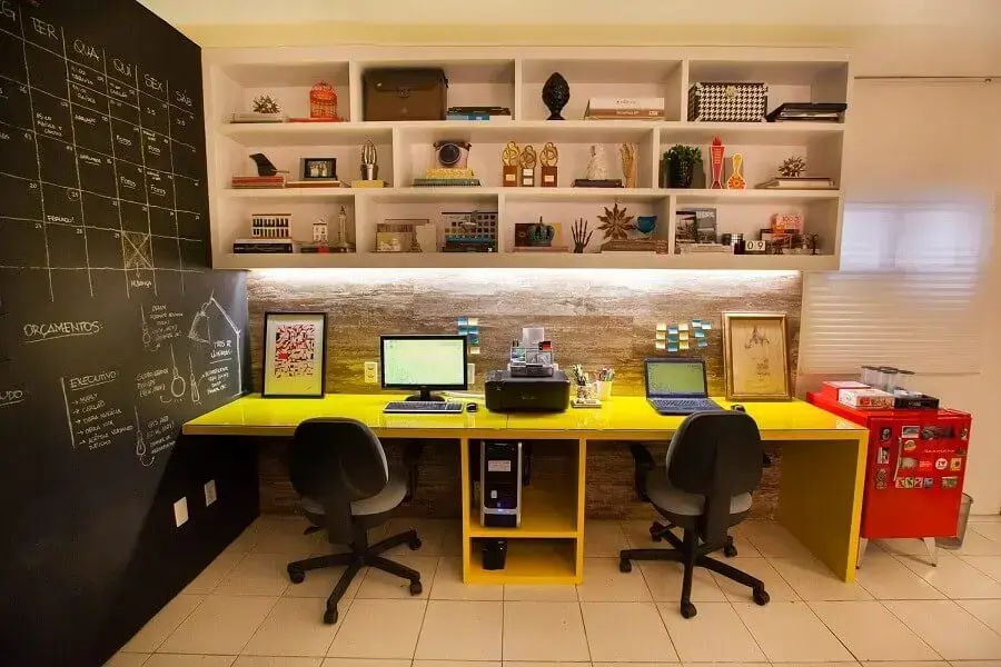 mesa de trabalho organizada