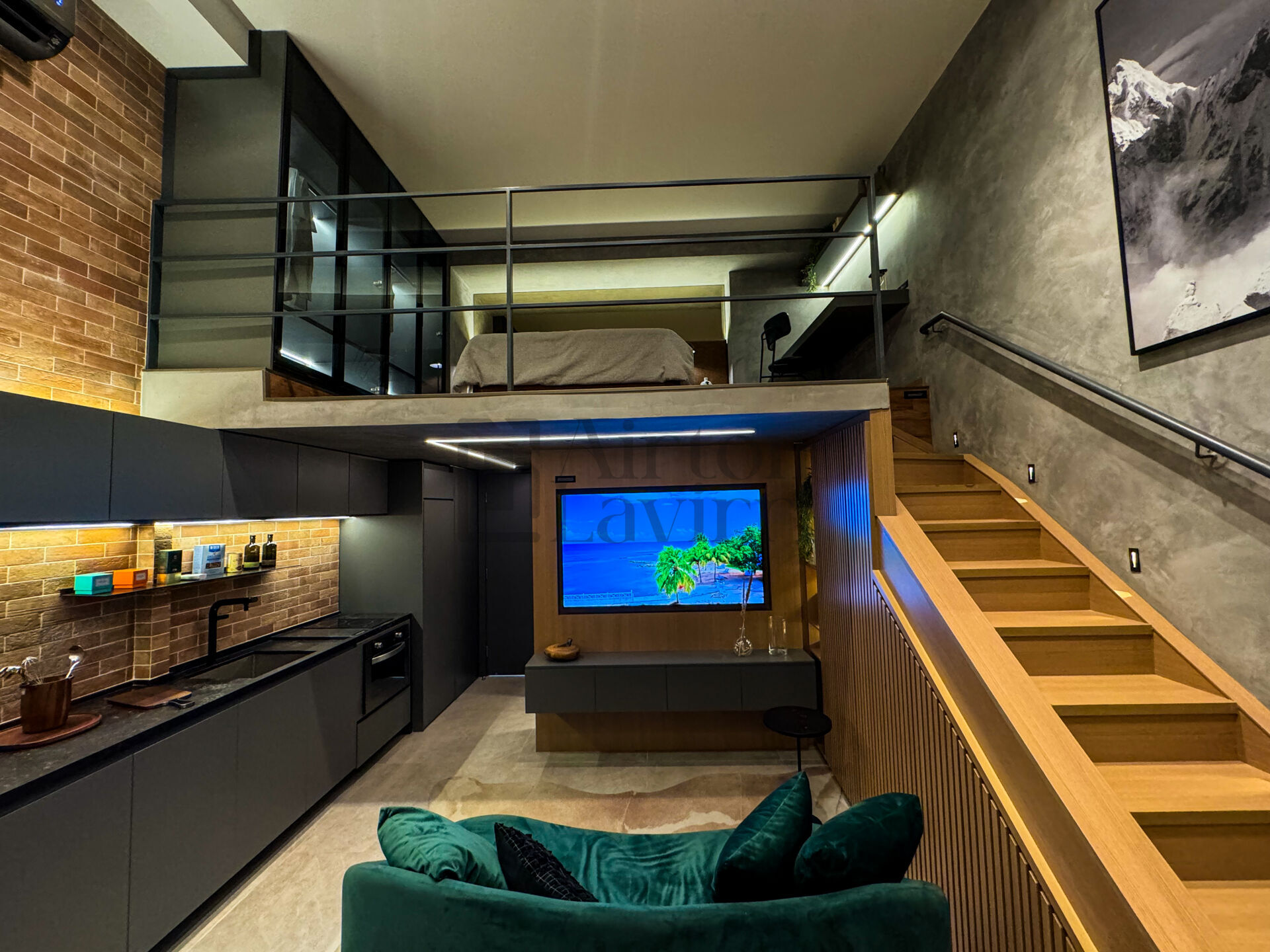 apartamento com pé direito duplo e mezanino