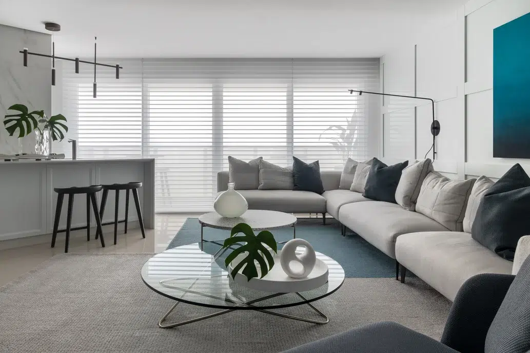 sala cinza clara minimalista