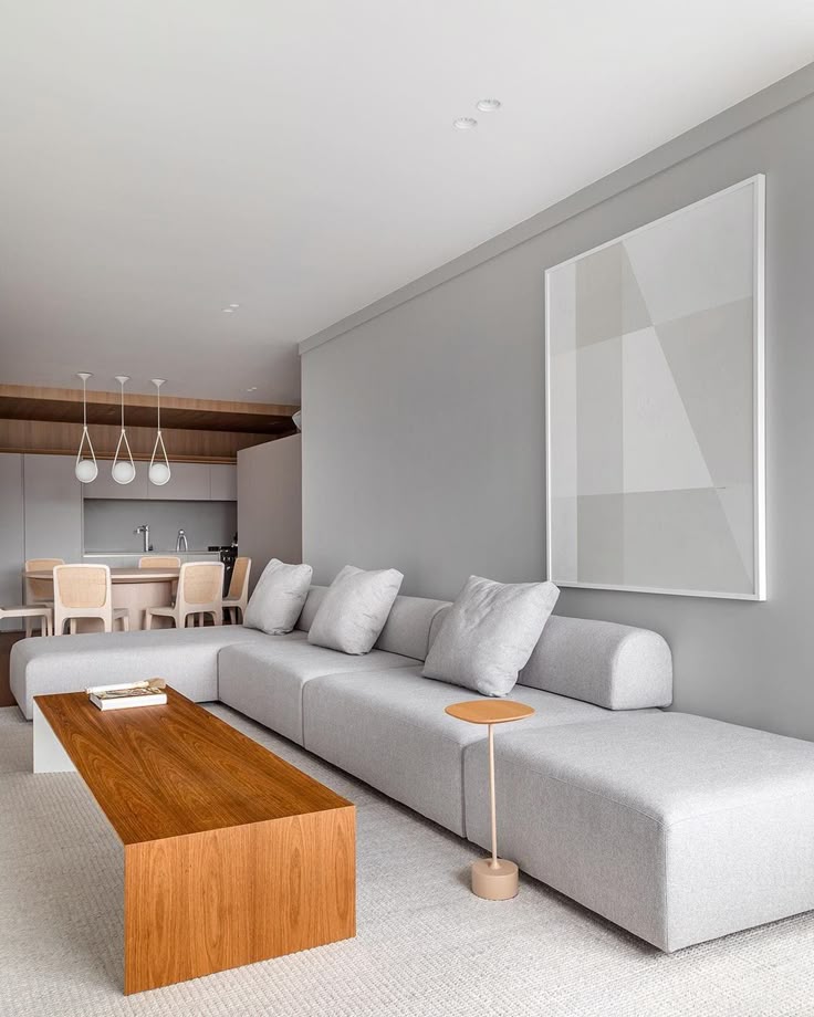 sala minimalista com detalhes em madeira