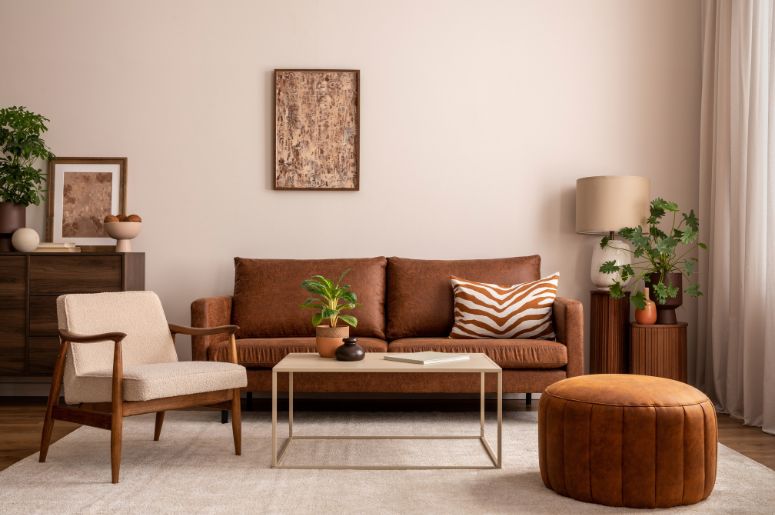combinação de cores para sala com sofá marrom