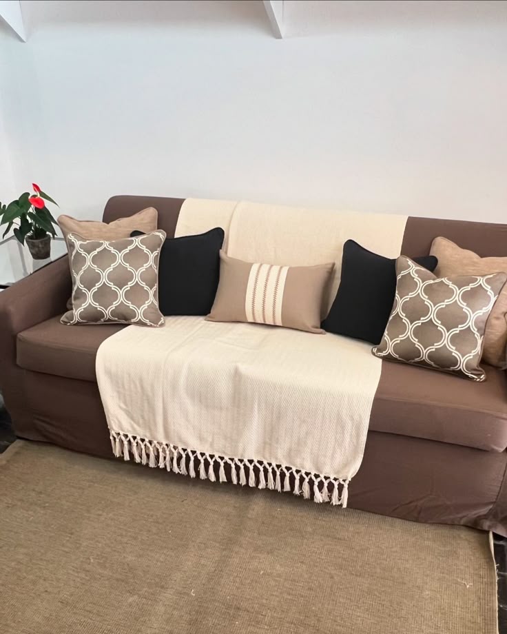 decoração sala sofá marrom